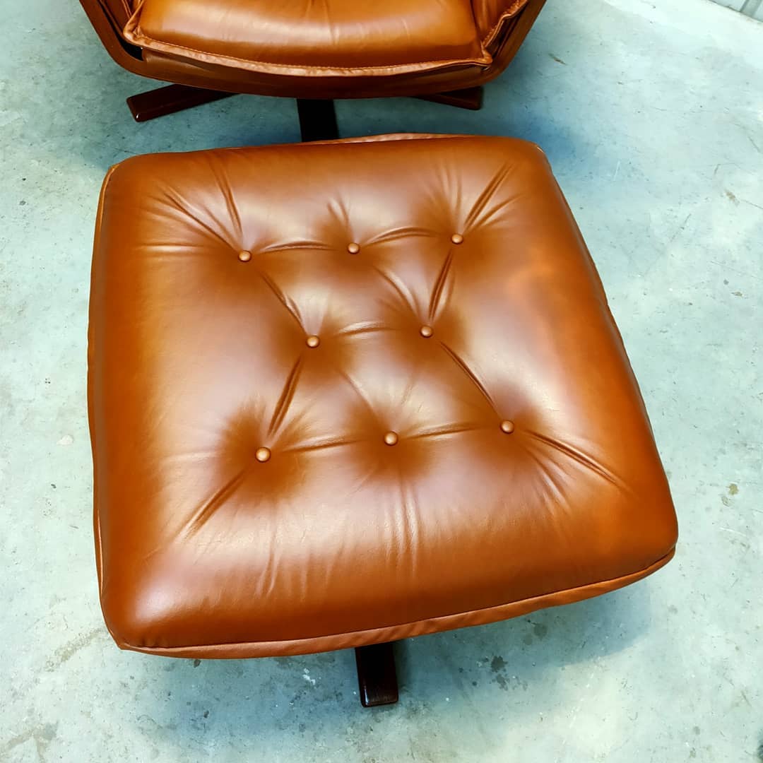 danish deluxe swivel chair